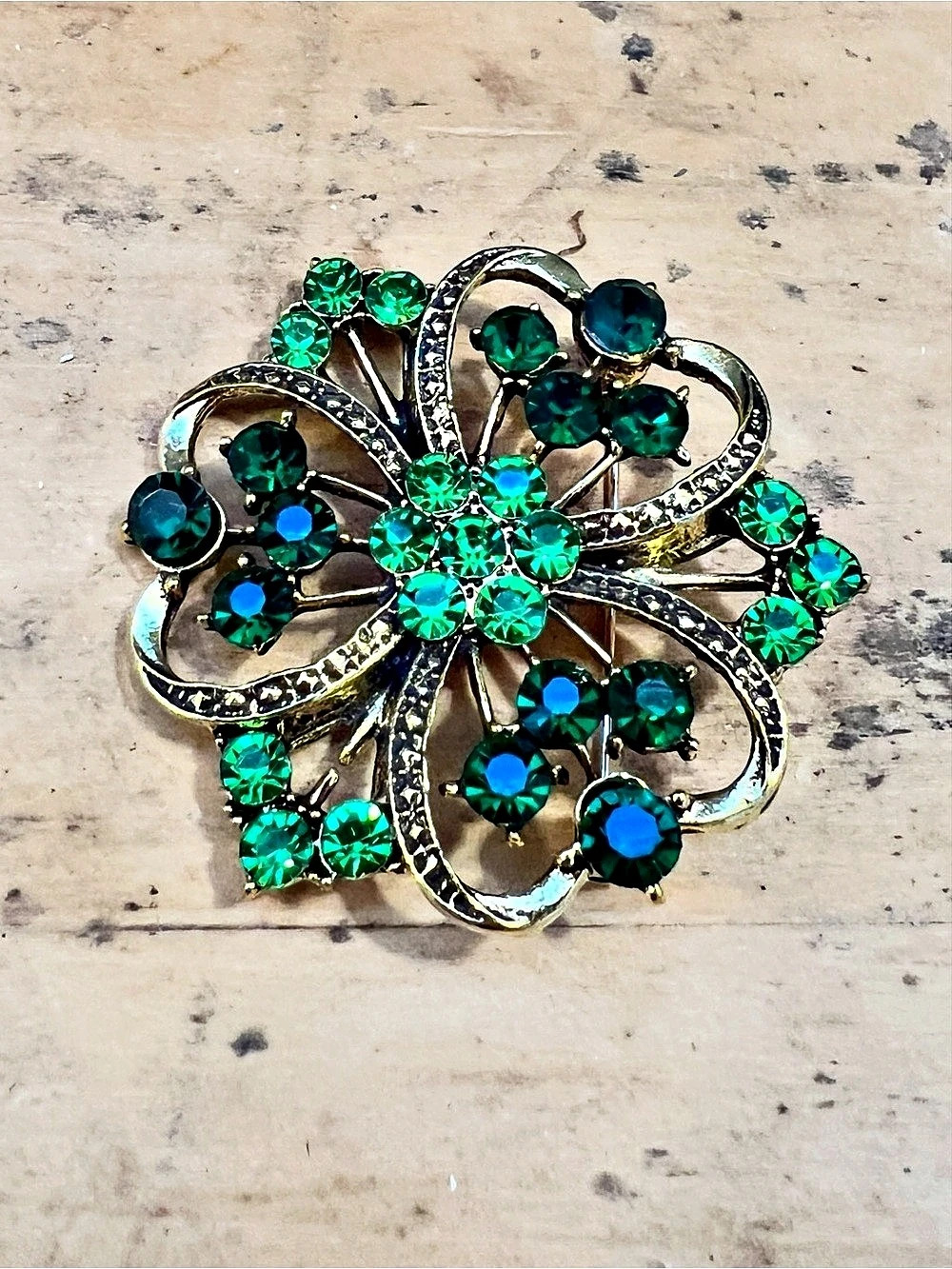 Vintage Emerald Green Rhinestone Brooch